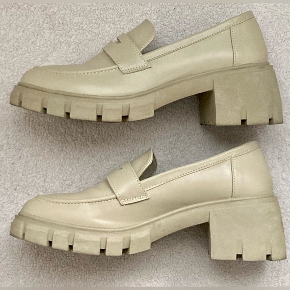 Cushionaire Shoes - Cushionaire Chunky Y2K Loafers Memory Foam Tan/Beige Faux Leather Women's 9